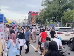 Ramainya sore hari di depan d’maleo Mamuju berburu takjil ramadhan