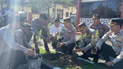 Polresta Mamuju Ajak Masyarakat Peduli Lingkungan Lewat Aksi Tanam Pohon