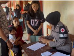 Biddokkes Polda Sulbar Dan Polresta Mamuju Berikan Layanan Kesehatan Gratis Di Pelosok Desa