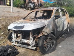 Mobil Toyota Rush Terbakar Di Desa Toabo, Warga Dan Pengguna Jalan Heboh