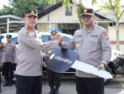 Kunjungi Polresta Mamuju, Kapolda Sulbar Serahkan Kendaraan Dinas Pamapta