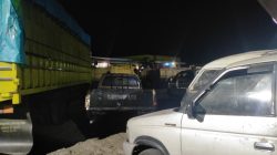 Antrean Kendaraan Menumpuk Di SPBU BELANG-BELANG, Warga Rela Menunggu Hingga Malam