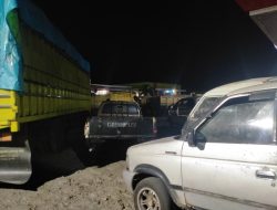 Antrean Kendaraan Menumpuk Di SPBU BELANG-BELANG, Warga Rela Menunggu Hingga Malam